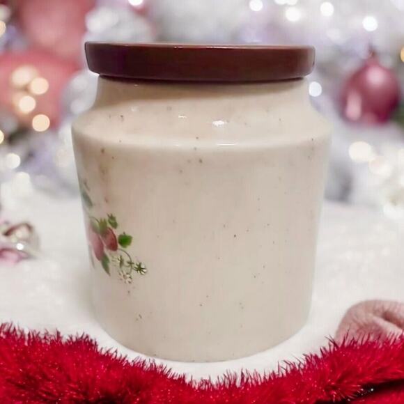 Vintage Strawberry The House of Webster Ceramic Canister/Cookie Jar with Lid!! - Picture 2 of 7